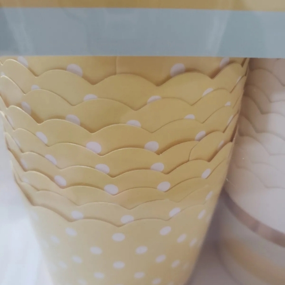 36pc My Mind's Eye Paper Baking Snack Cups Yellow/Polka Dot White/Gold Foil - Picture 2 of 4